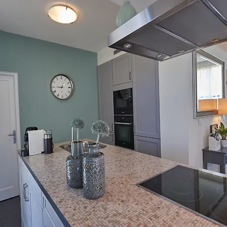 Luxurious In Salles With Shared Pool *