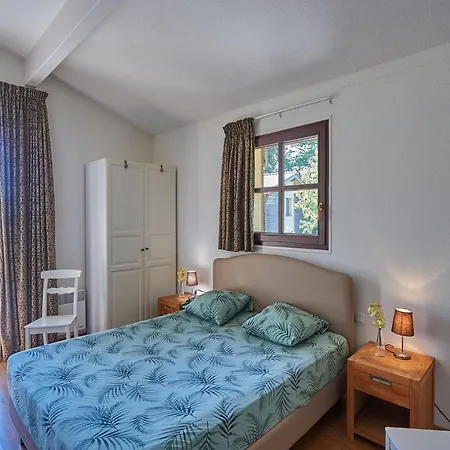 Luxurious In Salles With Shared Pool