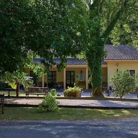Villa Luxurious In Salles With Shared Pool