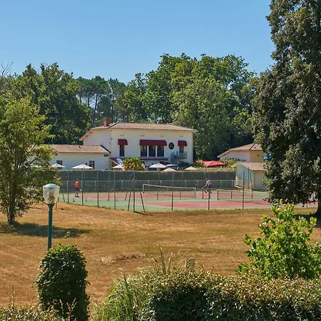 Luxurious In Salles With Shared Pool *